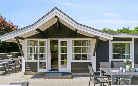 Horsten - 270M from the Sea: Træ, Tag, Arkitektur, Hjem, Hus, Sommerhus, Sidespor, Hårdttræ, Hældning, Estate