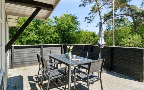 Horsten - 270M from the Sea: Træ, Tag, Arkitektur, Hjem, Hus, Sommerhus, Sidespor, Hårdttræ, Hældning, Estate