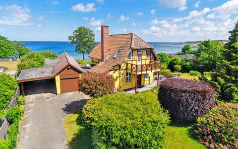 Vanta - 50M from the Sea: Træ, Møbel, Lejlighed, Værelse, Loft, Bejdse, Stol, Hårdttræ, Klarlak, Tømmer
