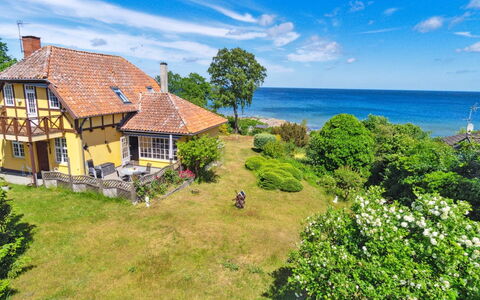 Vanta - 50M from the Sea: Træ, Møbel, Lejlighed, Værelse, Loft, Bejdse, Stol, Hårdttræ, Klarlak, Tømmer