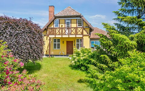 Vanta - 50M from the Sea: Træ, Møbel, Lejlighed, Værelse, Loft, Bejdse, Stol, Hårdttræ, Klarlak, Tømmer