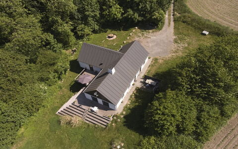 Agir - 200M from the Sea: Træ, Tag, Arkitektur, Hjem, Hus, Sommerhus, Sidespor, Hårdttræ, Hældning, Estate