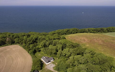 Agir - 200M from the Sea: Træ, Tag, Arkitektur, Hjem, Hus, Sommerhus, Sidespor, Hårdttræ, Hældning, Estate