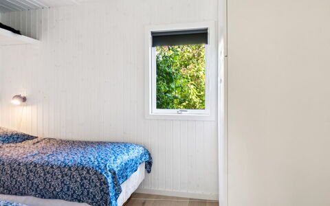 Manko - 250M from the Sea: Væg, Træ, Soveværelse, Etage, Gulvbelægning, Hjem, Loft, Sengetøj, Sengetøj, Seng