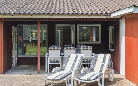 Fritza - 500M from the Sea: Bjergrige Landskabsformer, Bjerg, Bakke, Bjergkæde, Hill Station, Menneskelig Bosættelse, Urban Design, Alps, Dal, Topmøde