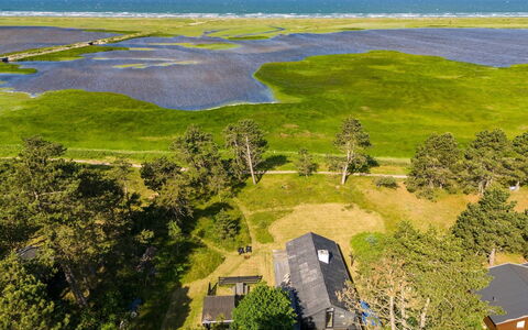 Felis - 575M from the Sea: Bjergkæde, Dal, Bjerglandsby, Ferieby