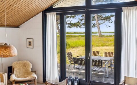 Felis - 575M from the Sea: Træ, Tag, Arkitektur, Hjem, Hus, Sommerhus, Sidespor, Hårdttræ, Hældning, Estate