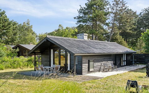 Felis - 575M from the Sea: Træ, Tag, Arkitektur, Hjem, Hus, Sommerhus, Sidespor, Hårdttræ, Hældning, Estate