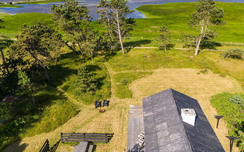 Felis - 575M from the Sea: Træ, Tag, Arkitektur, Hjem, Hus, Sommerhus, Sidespor, Hårdttræ, Hældning, Estate
