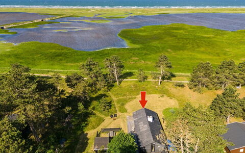 Felis - 575M from the Sea: Træ, Tag, Arkitektur, Hjem, Hus, Sommerhus, Sidespor, Hårdttræ, Hældning, Estate