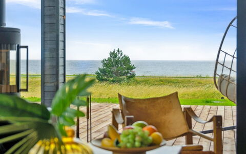 Rakita - 75M from the Sea: Træ, Tag, Arkitektur, Hjem, Hus, Sommerhus, Sidespor, Hårdttræ, Hældning, Estate