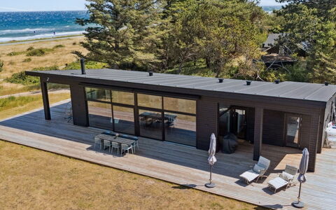 Rakita - 75M from the Sea: Træ, Tag, Arkitektur, Hjem, Hus, Sommerhus, Sidespor, Hårdttræ, Hældning, Estate