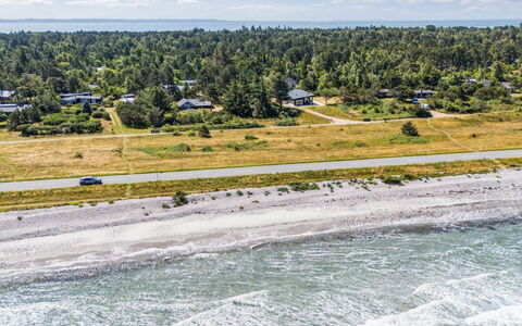 Rakita - 75M from the Sea: Træ, Tag, Arkitektur, Hjem, Hus, Sommerhus, Sidespor, Hårdttræ, Hældning, Estate