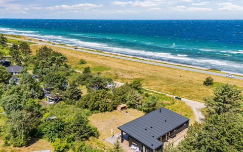 Rakita - 75M from the Sea: Træ, Tag, Arkitektur, Hjem, Hus, Sommerhus, Sidespor, Hårdttræ, Hældning, Estate