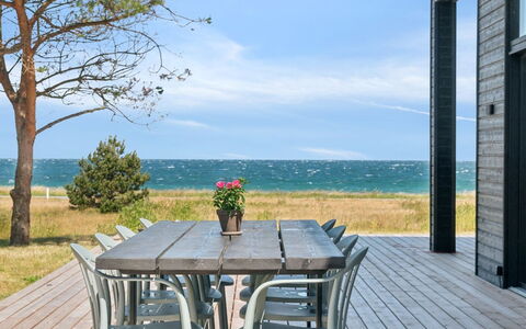 Rakita - 75M from the Sea: Træ, Tag, Arkitektur, Hjem, Hus, Sommerhus, Sidespor, Hårdttræ, Hældning, Estate