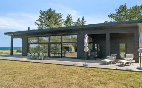 Rakita - 75M from the Sea: Træ, Tag, Arkitektur, Hjem, Hus, Sommerhus, Sidespor, Hårdttræ, Hældning, Estate