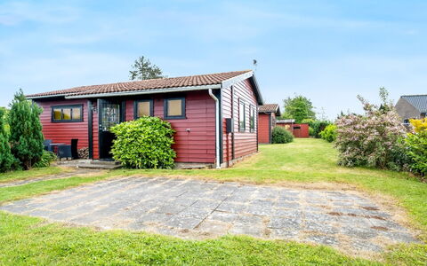 Fulk - 150M from the Sea: Træ, Tag, Arkitektur, Hjem, Hus, Sommerhus, Sidespor, Hårdttræ, Hældning, Estate