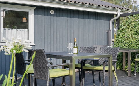 Leani - 200M from the Sea: Møbel, Indretning, Gulvbelægning, Etage, Loft, Værelse, Stol, Bord, Lejlighed, Køkken & Spisebord
