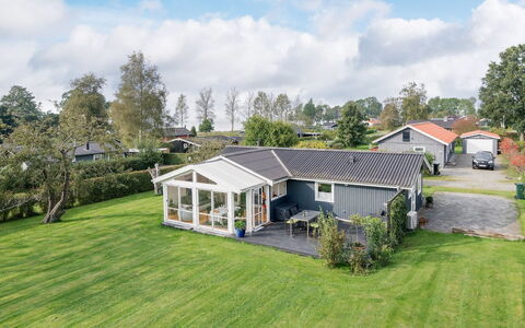 Leani - 200M from the Sea: Møbel, Indretning, Gulvbelægning, Etage, Loft, Værelse, Stol, Bord, Lejlighed, Køkken & Spisebord