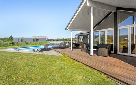 Kiersten - 800M from the Sea: Køkken, Countertop, Køkken Apparat, Gulvbelægning, Cabinetry, Indretning, Større Bandage, Etage, Hjem, Møbel