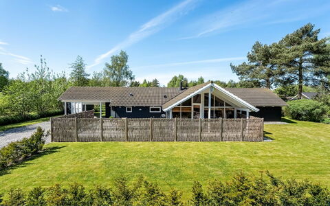 Gudlaug - 1Km from the Sea: Tag, Hus, Hjem, Sommerhus, Dør, Sidespor, Dæk, Veranda, Planke, Hårdttræ