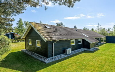 Gudlaug - 1Km from the Sea