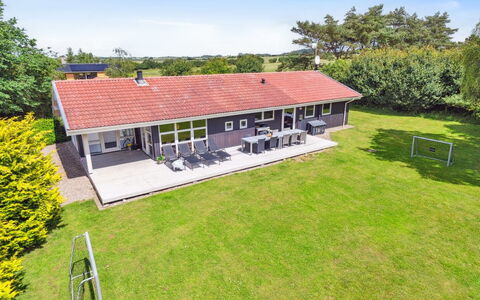Jorinde - 1Km from the Sea: Hjem, Sommerhus, Estate, Stuehus, Skygge, Lawn, Villa, Veranda