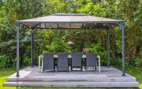 Jorinde - 1Km from the Sea: Gazebo, Skygge, Have, Baldakin, Bunddække, Pavilion, Udendørs Struktur, Pergola, Udendørs Møbler, Landscaping