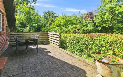 Ofrath - 30Km from the Sea: Busk, Have, Bunddække, Landscaping, Sommerhus, Backyard, Walkway, Gård, Skygge