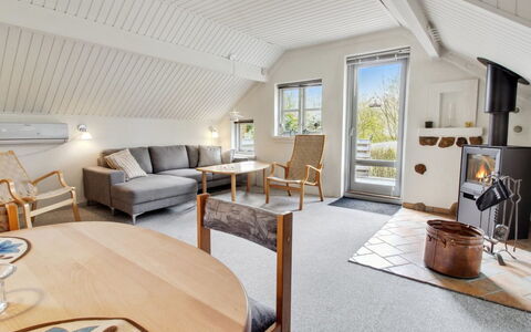 Ofrath - 30Km from the Sea: Møbel, Gulvbelægning, Indretning, Træ, Etage, Loft, Hjem, Stol, Værelse, Stue