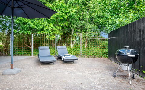 Eino - 150M from the Sea: Udendørs Møbler, Møbel, Have, Stol, Skygge, Udendørs Bord, Backyard, Landscaping, Lawn