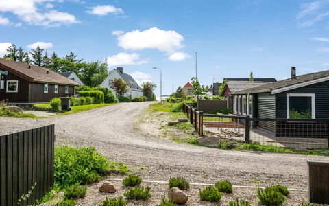 Eino - 150M from the Sea: Hus, Boligområde, Busk, Hjem, Arkitektur, Tag, Sommerhus, Landskab, Landdistrikt