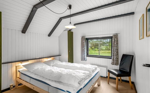 Gyrial - 2Km from the Sea: Træ, Loft, Indretning, Soveværelse, Seng, Etage, Bed Frame, Værelse, Sengetøj, Sengetøj