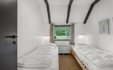 Gyrial - 2Km from the Sea: Træ, Loft, Indretning, Etage, Gulvbelægning, Seng, Soveværelse, Værelse, Bed Frame, Sengetøj