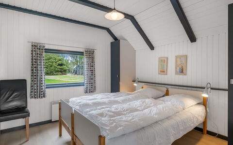 Gyrial - 2Km from the Sea: Træ, Loft, Hjem, Indretning, Soveværelse, Seng, Bed Frame, Skydevindue, Hårdttræ, Sengetøj
