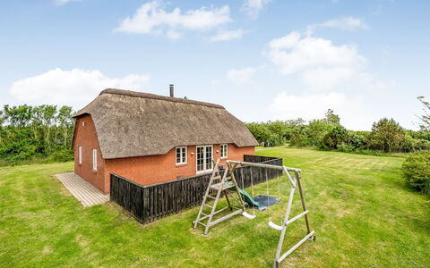 Birette - 1.2Km from the Sea: Møbel, Indretning, Gulvbelægning, Etage, Loft, Værelse, Stol, Bord, Lejlighed, Køkken & Spisebord