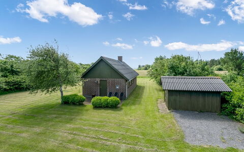 Arlin - 380M to the Fjord: Møbel, Indretning, Gulvbelægning, Etage, Loft, Værelse, Stol, Bord, Lejlighed, Køkken & Spisebord