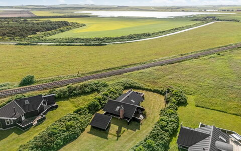 Angelie - 400M from the Sea: Græs, Almindeligt, Landskab, Græs-, Økoregion, Land Lot, Landdistrikt, Hus, Mark, Tag