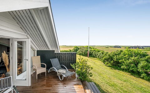 Angelie - 400M from the Sea: Træ, Hjem, Land Lot, Sommerhus, Hårdttræ, Dæk, Veranda, Planke, Sidespor, Estate