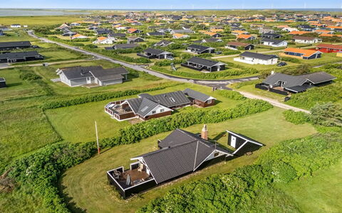 Angelie - 400M from the Sea: Tag, Boligområde, Hus, Hjem, Landskab, Almindeligt, Land Lot, Landdistrikt, Forstad, Estate