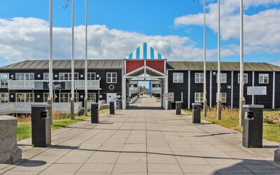Jænis - 10M from the Sea