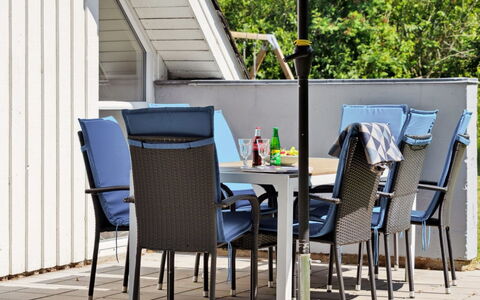 Ardan - 450M from the Sea: Køkken, Countertop, Køkken Apparat, Gulvbelægning, Cabinetry, Indretning, Større Bandage, Etage, Hjem, Møbel