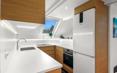 Ardan - 450M from the Sea: Køkken, Træ, Indretning, Gulvbelægning, Countertop, Loft, Større Bandage, Køkken Apparat, Etage, Cabinetry