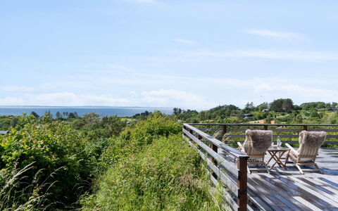 Gærmund - 700M from the Sea: Møbel, Indretning, Gulvbelægning, Etage, Loft, Værelse, Stol, Bord, Lejlighed, Køkken & Spisebord