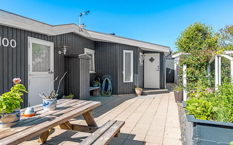 Reima - 50M from the Sea: Træ, Hjem, Veranda, Dæk, Hårdttræ, Tag, Bejdse, Trægulve, Eco Hotel
