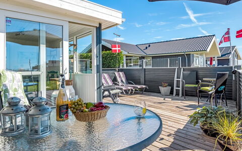 Reima - 50M from the Sea: Træ, Hjem, Veranda, Dæk, Hårdttræ, Tag, Bejdse, Trægulve, Eco Hotel