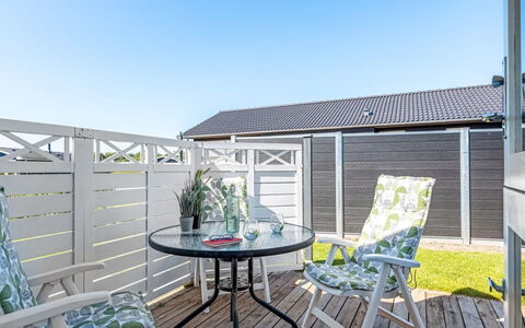 Reima - 50M from the Sea: Træ, Hjem, Veranda, Dæk, Hårdttræ, Tag, Bejdse, Trægulve, Eco Hotel
