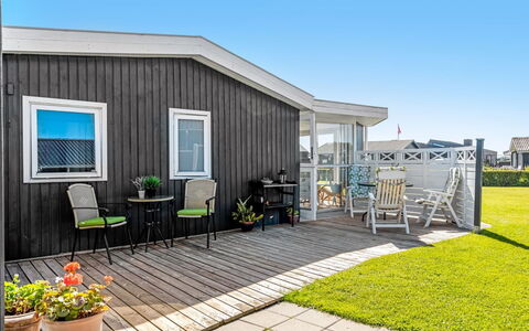 Reima - 50M from the Sea: Træ, Hjem, Veranda, Dæk, Hårdttræ, Tag, Bejdse, Trægulve, Eco Hotel