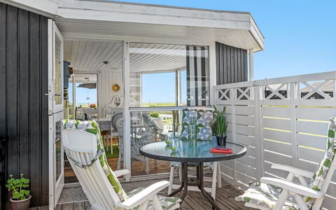 Reima - 50M from the Sea: Træ, Hjem, Veranda, Dæk, Hårdttræ, Tag, Bejdse, Trægulve, Eco Hotel