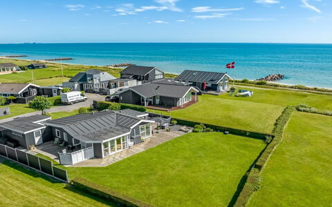 Reima - 50M from the Sea: Træ, Hjem, Veranda, Dæk, Hårdttræ, Tag, Bejdse, Trægulve, Eco Hotel